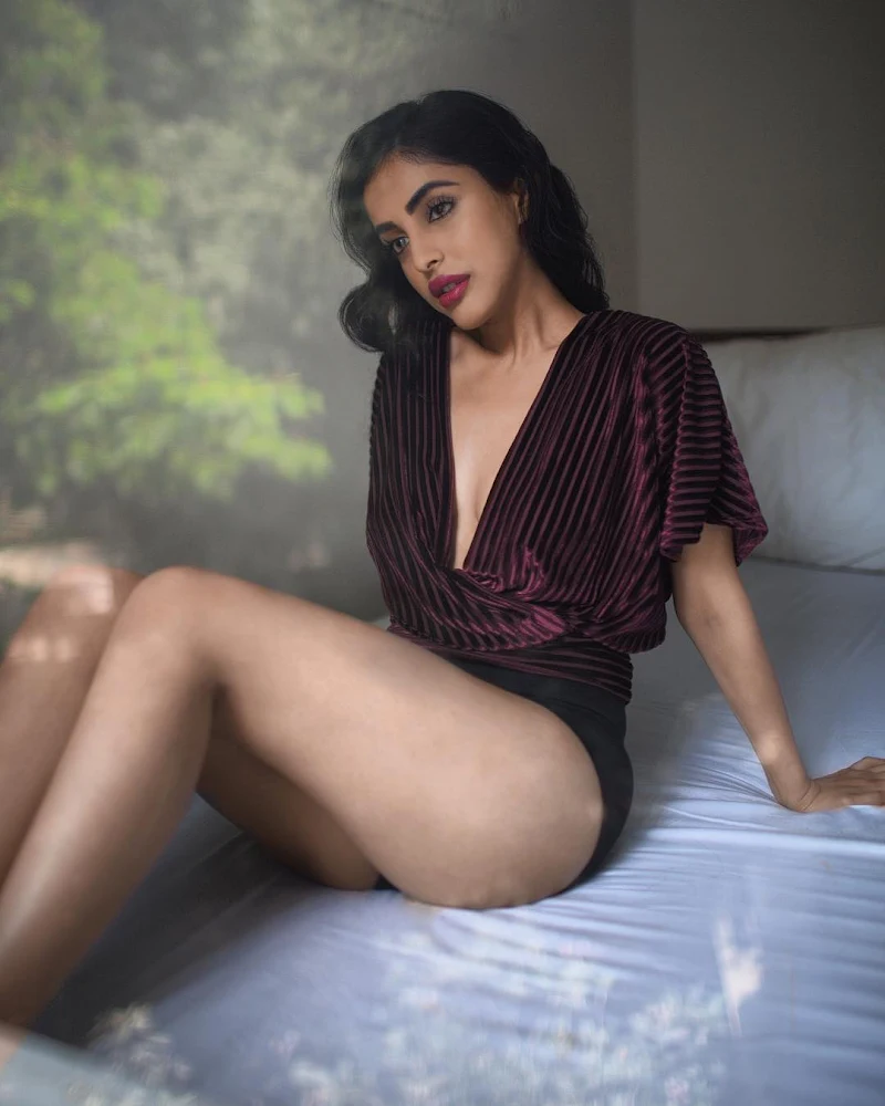 priya banerjee sexy legs hot actress hello mini bekaaboo priya banerjee sexy legs hot actress hello mini bekaaboo