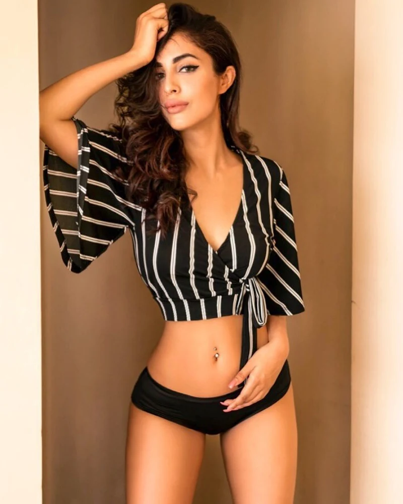 priya banerjee sexy legs hot actress hello mini bekaaboo priya banerjee sexy legs hot actress hello mini bekaaboo