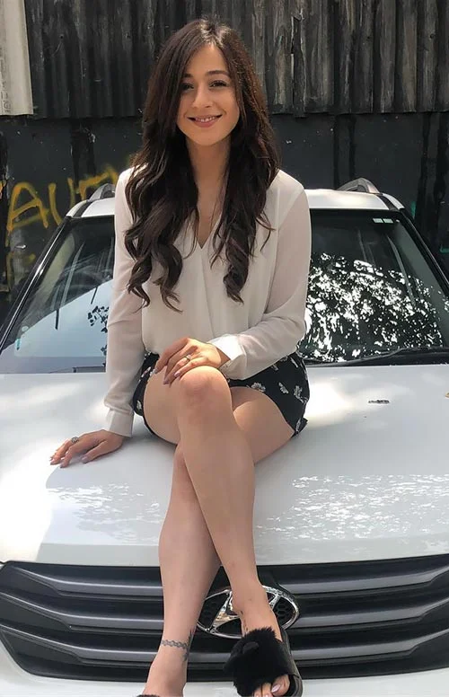 priyal gor sexy legs hot indian actress priyal gor sexy legs hot indian actress