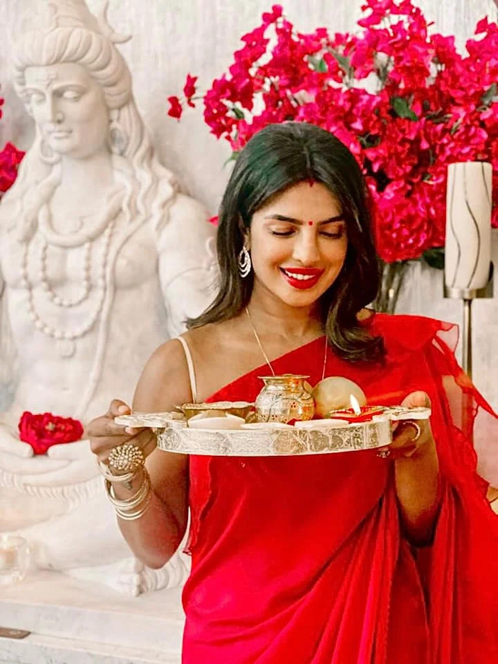 Priyanka Chopra sindoor mangalsutra indian wife look Priyanka Chopra sindoor mangalsutra indian wife look