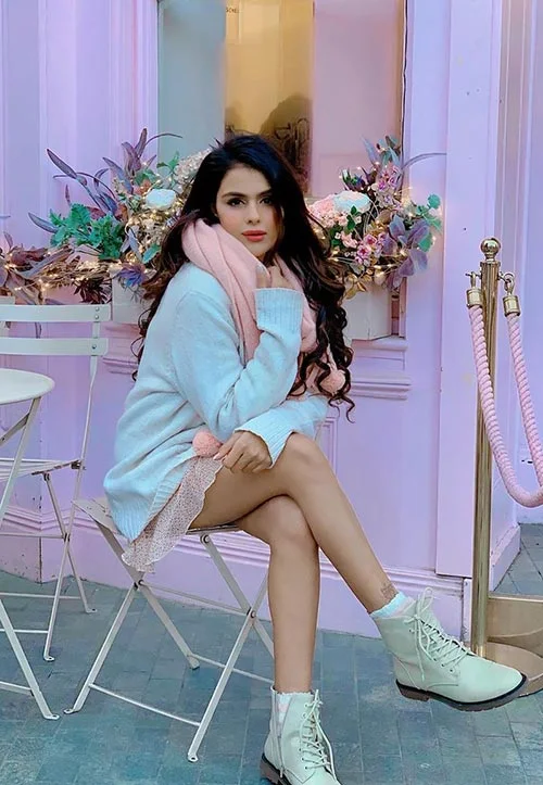 Priyanka Chahar Choudhary sexy legs hot actress Priyanka Chahar Choudhary sexy legs hot actress