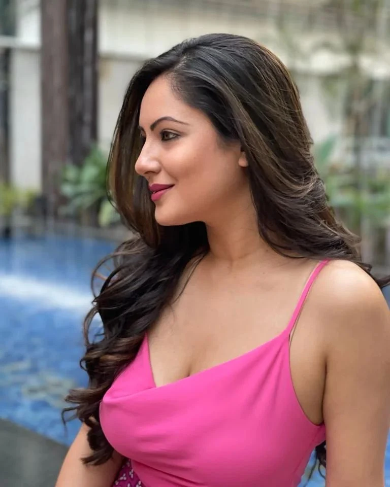 Puja Banerjee pink top curvy tv actress Puja Banerjee pink top curvy tv actress