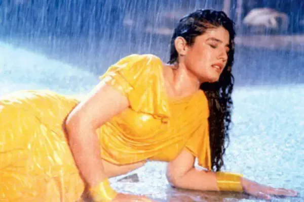 wet saree sensuous look bollywood actress wet saree sensuous look bollywood actress