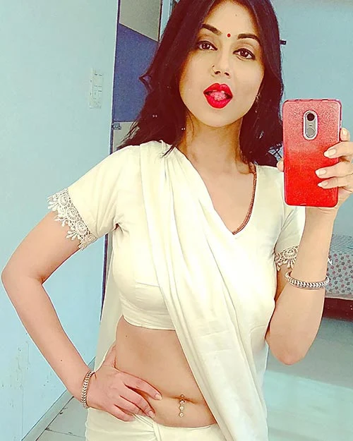 Reema Worah saree navel hot photos indian tv actress