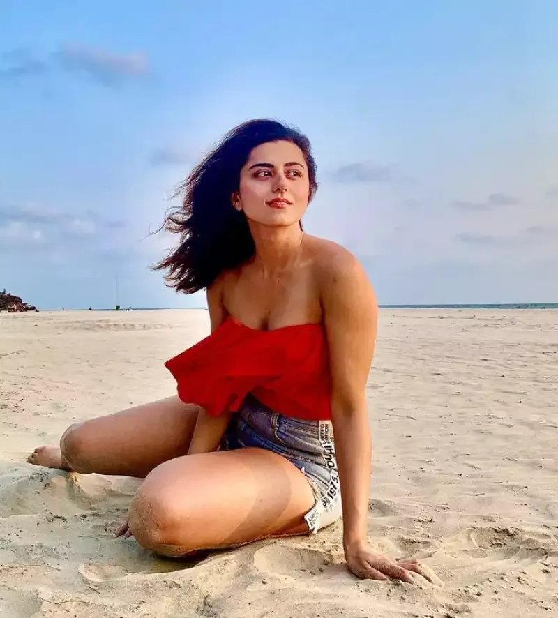 ridhi dogra sexy legs actress pitchers 2, married woman ridhi dogra sexy legs actress pitchers 2, married woman