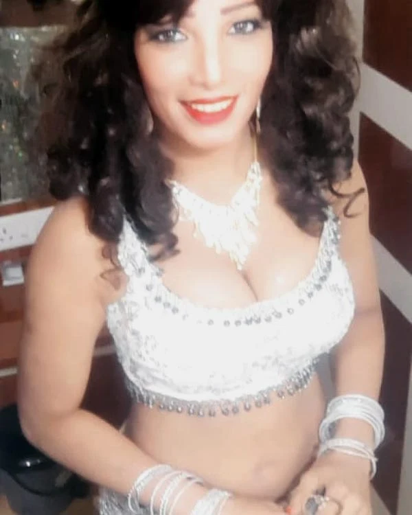 Ruby Ahmed cleavage hot actress Ruby Ahmed cleavage hot actress