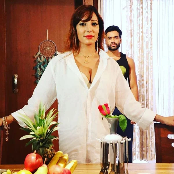 Ruby Ahmed cleavage hot actress Ruby Ahmed cleavage hot actress