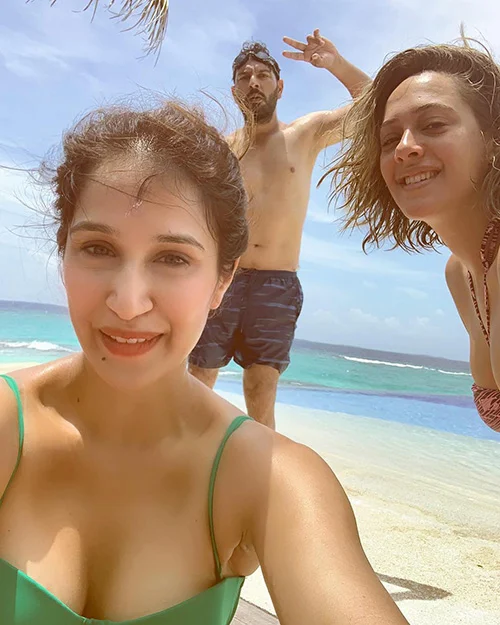 Sagarika Ghatge bikini hot bollywood actress chak de boss