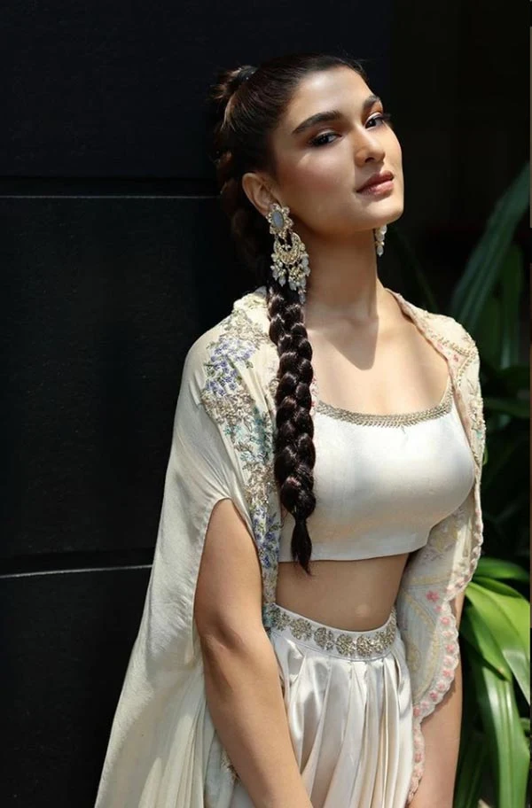 Saiee Manjrekar hot actress Saiee Manjrekar hot actress