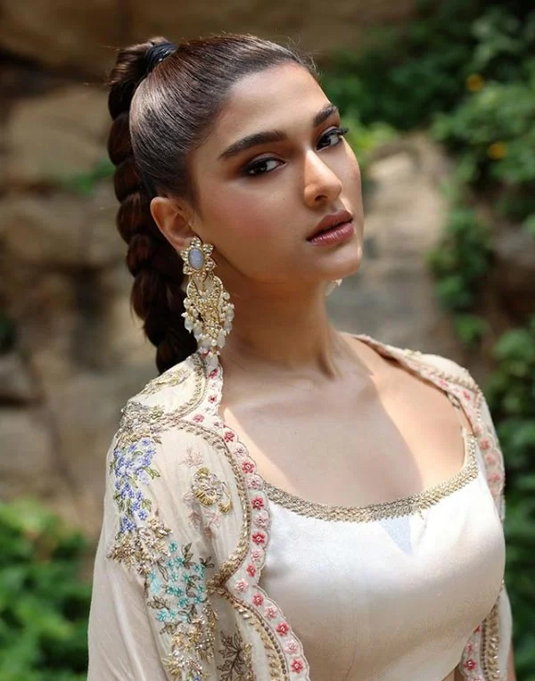 Saiee Manjrekar hot actress Saiee Manjrekar hot actress