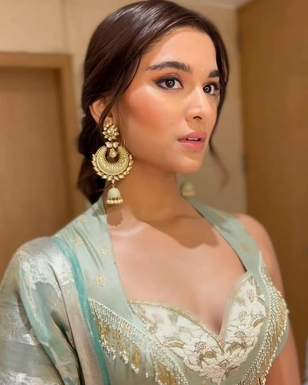 Saiee Manjrekar hot actress Saiee Manjrekar hot actress