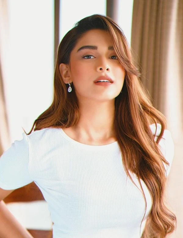 Saiee Manjrekar hot actress Saiee Manjrekar hot actress