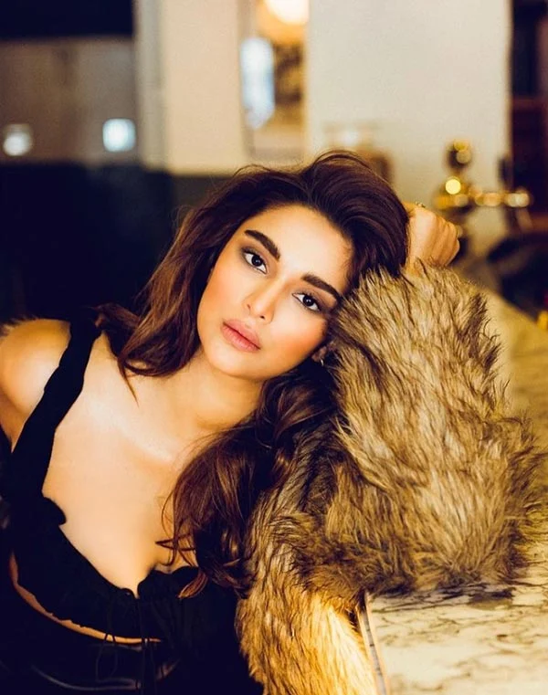 Saiee Manjrekar hot actress Saiee Manjrekar hot actress