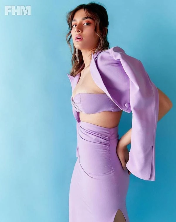 Saiee Manjrekar hot actress Saiee Manjrekar hot actress