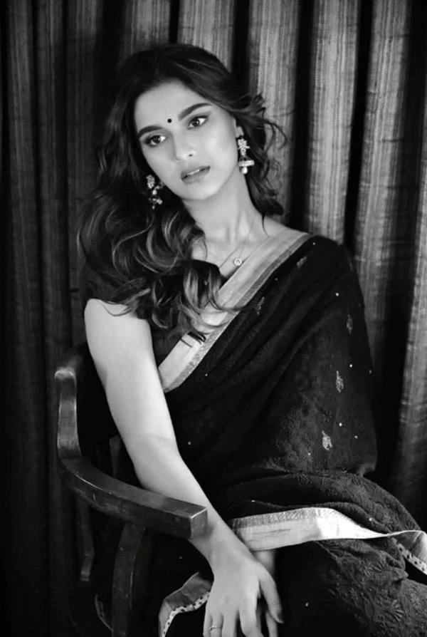 Saiee Manjrekar hot actress Saiee Manjrekar hot actress