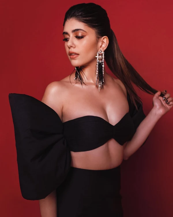 sanjana sanghi cleavage black outfit busty indian sanjana sanghi cleavage black outfit busty indian