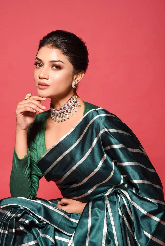 Sauraseni Maitra saree hot actress taj web series Sauraseni Maitra saree hot actress taj web series