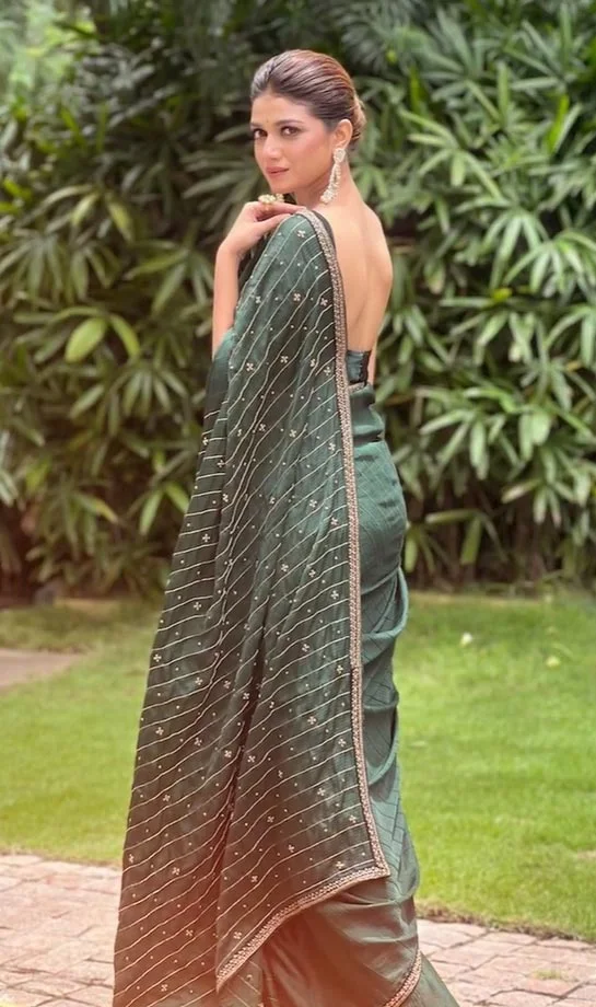 Sauraseni Maitra saree hot actress taj web series backless Sauraseni Maitra saree hot actress taj web series backless