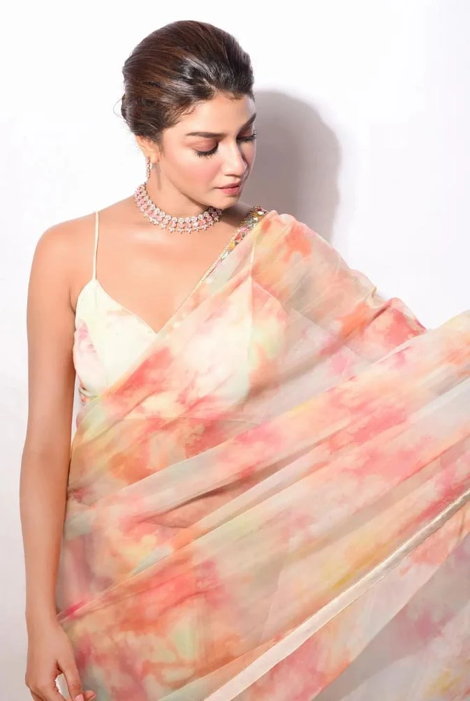 Sauraseni Maitra saree hot bengali actress Sauraseni Maitra saree hot bengali actress
