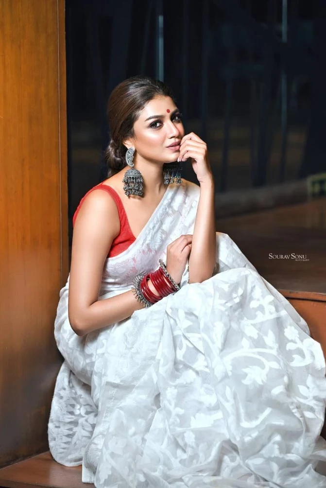 Sauraseni Maitra saree hot bengali actress Sauraseni Maitra saree hot bengali actress