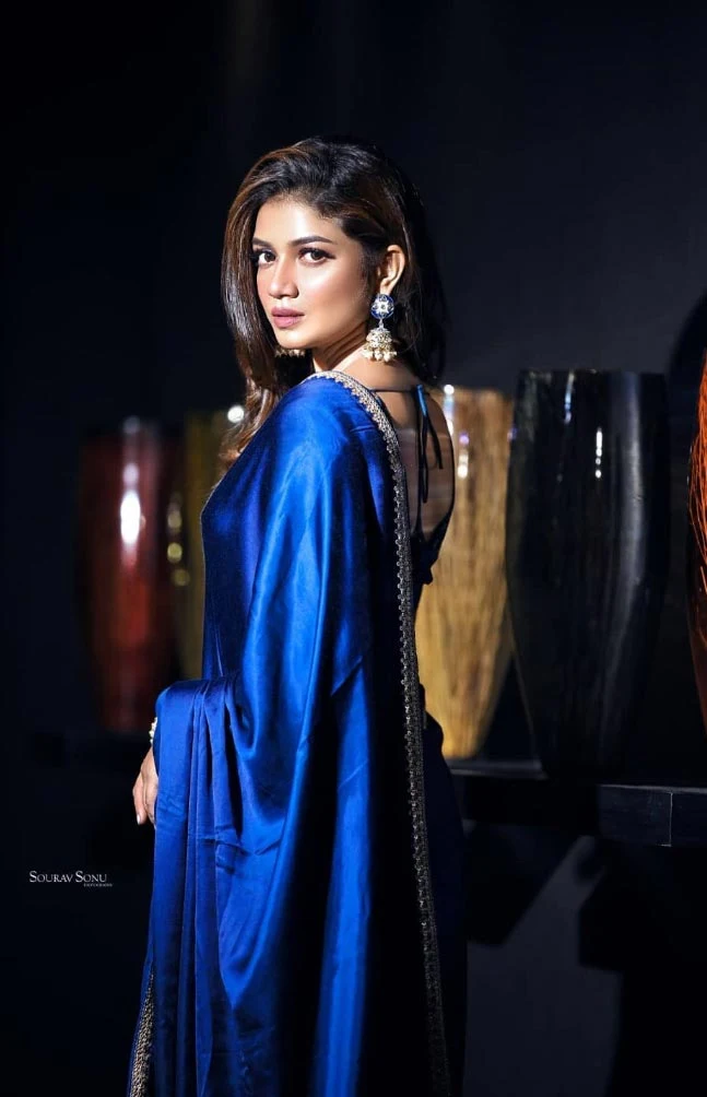 Sauraseni Maitra saree hot bengali actress backless Sauraseni Maitra saree hot bengali actress backless