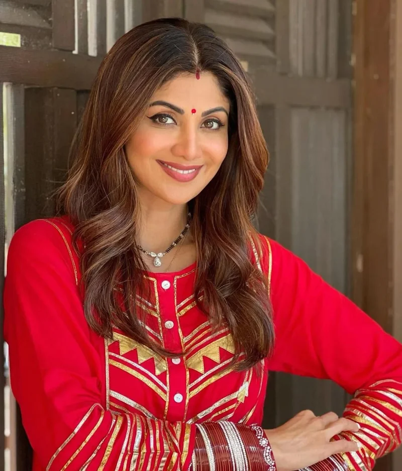 Shilpa Shetty sindoor mangalsutra indian wife look Shilpa Shetty sindoor mangalsutra indian wife look