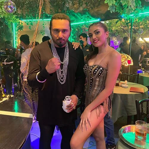 shor machega song actress shruti sinha sexy leg shor machega song actress shruti sinha sexy leg