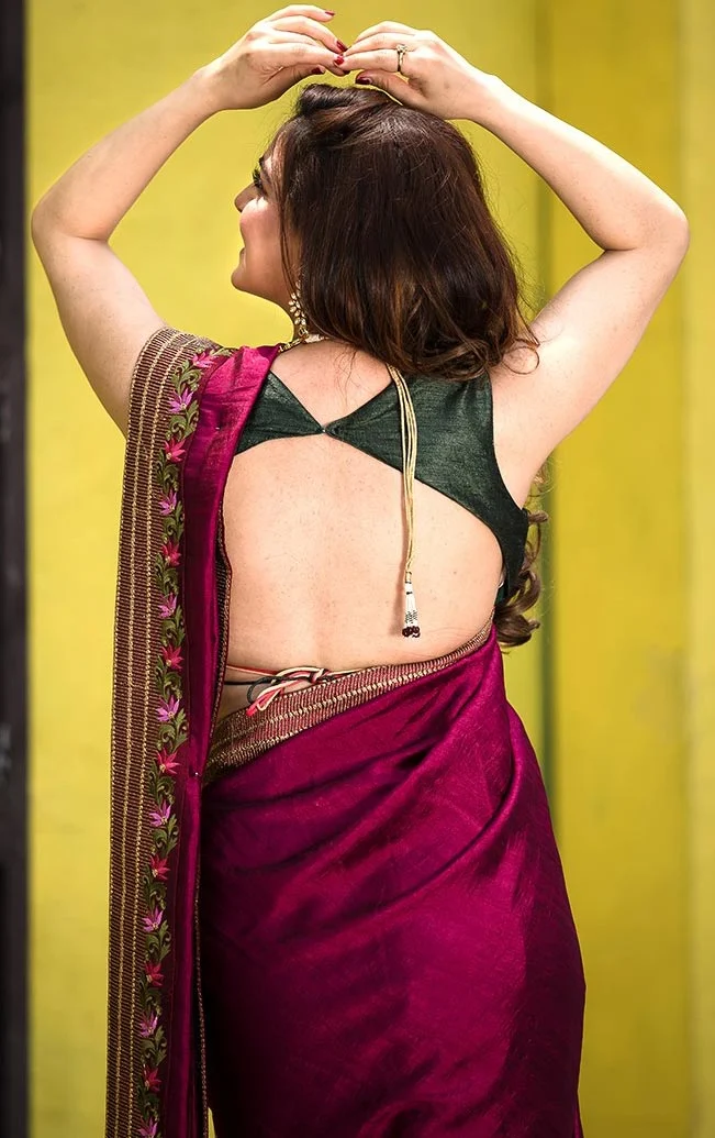 shraddha arya backless saree hot tv actress shraddha arya backless saree hot tv actress