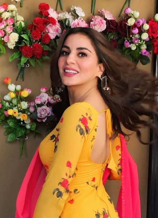 shraddha arya backless suit hot tv actress shraddha arya backless suit hot tv actress