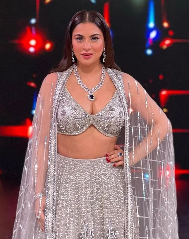 Shraddha Arya cleavage busty indian tv actress hot red carpet look Shraddha Arya cleavage busty indian tv actress hot red carpet look