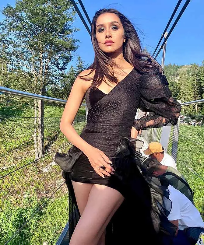 shraddha kapoor tight fit dress sexy body shraddha kapoor tight fit dress sexy body