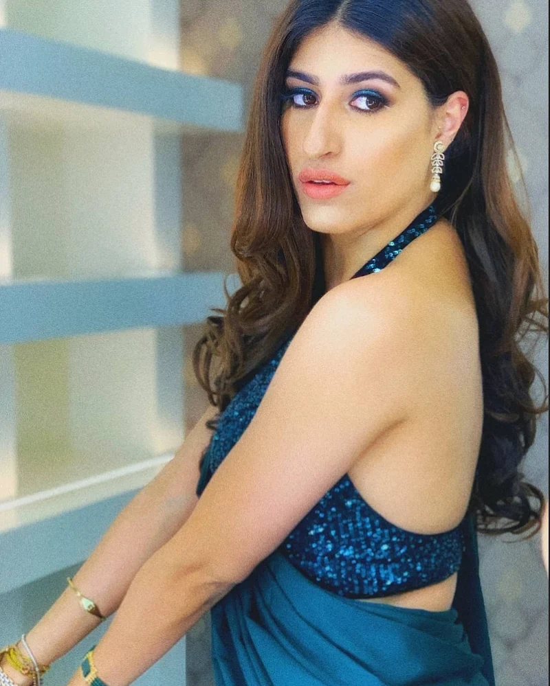 Shreya Mehta backless saree hot actress