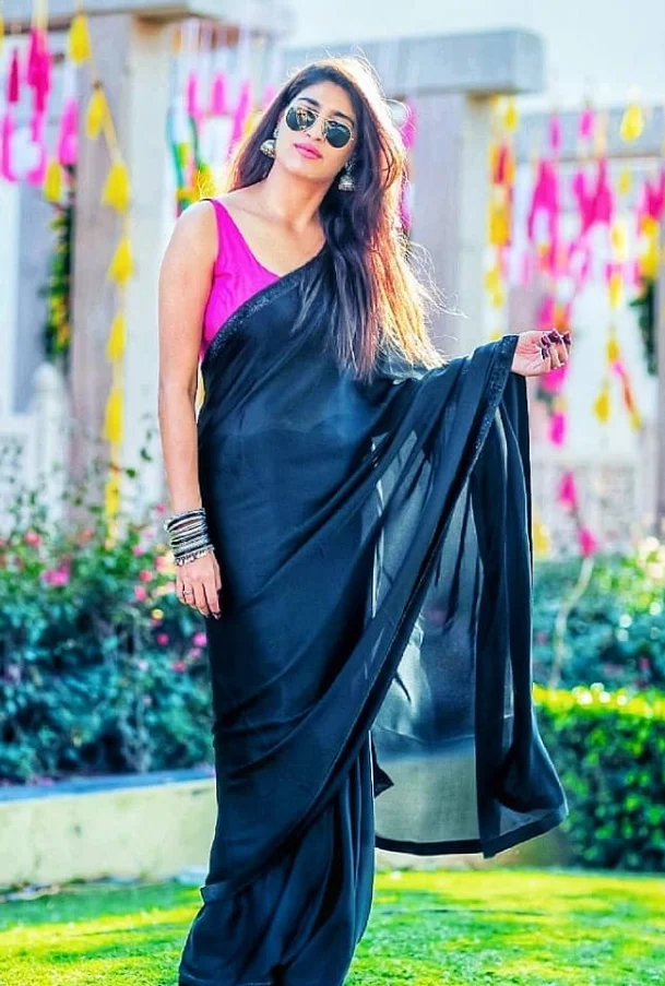 Shreya Mehta saree hot actress