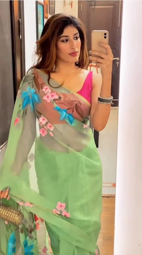 Shreya Mehta saree hot actress