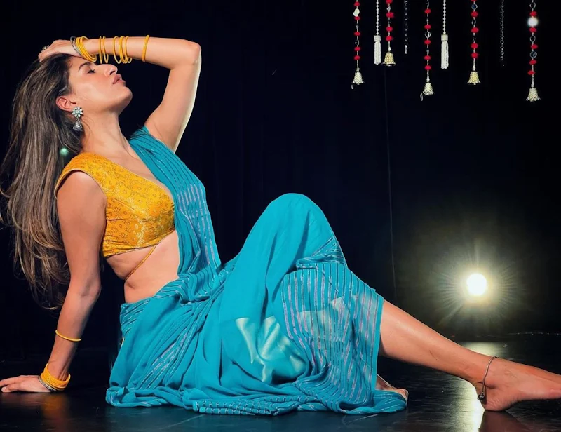 Shreya Mehta saree hot actress