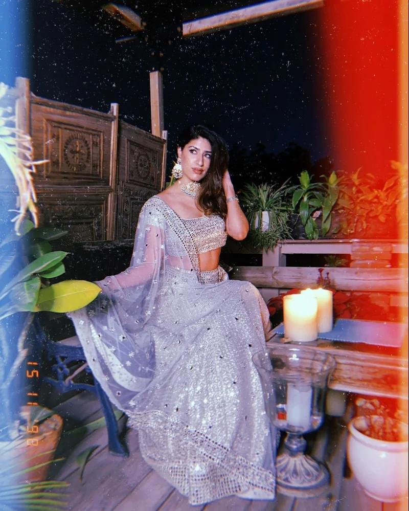 Shreya Mehta saree hot actress