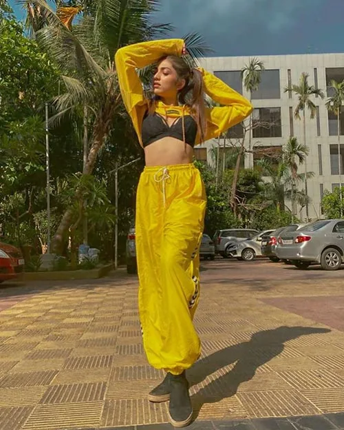 shruti sinha campus beats hot actress shruti sinha campus beats hot actress