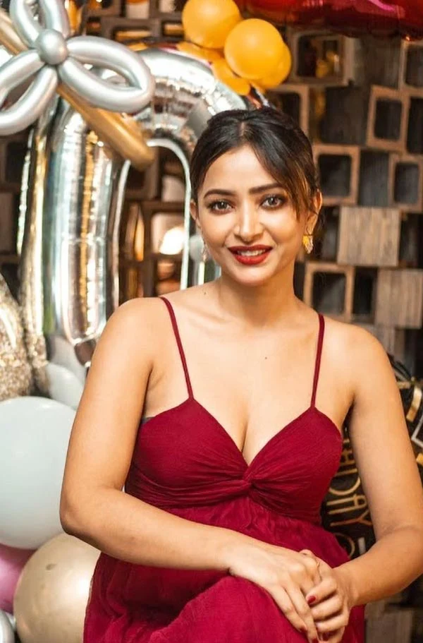 Shweta Basu cleavage hot curvy indian actress Shweta Basu cleavage hot curvy indian actress