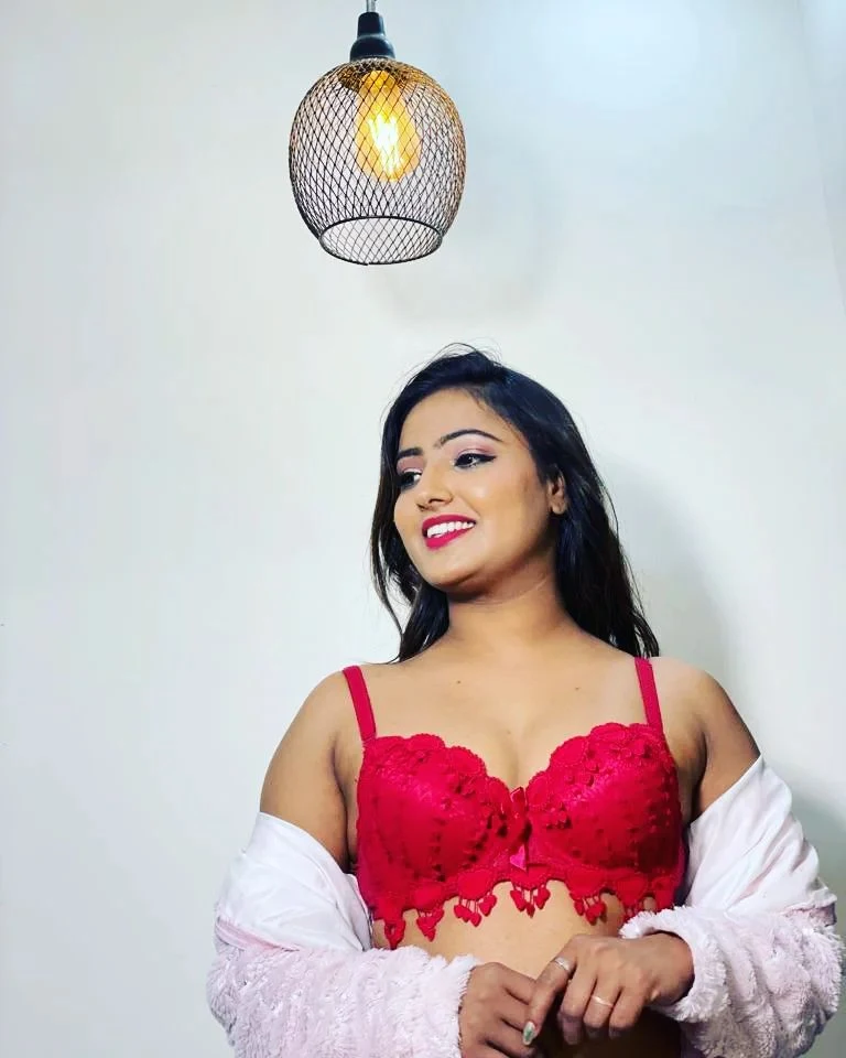 shyna khatri red bra cleavage pehredaar actress shyna khatri red bra cleavage pehredaar actress