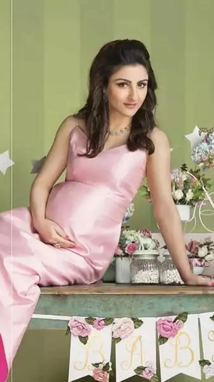 Soha Ali Khan pregnant baby bump dress bollywood actress Soha Ali Khan pregnant baby bump dress bollywood actress