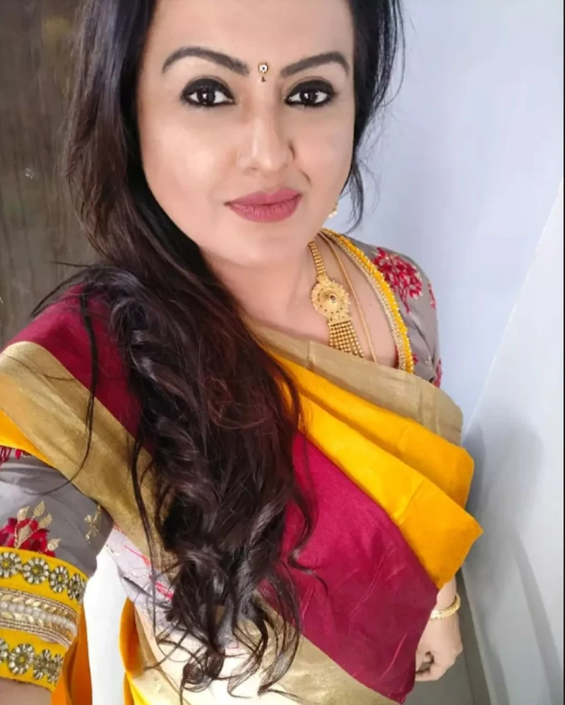 Sona Heiden saree hot south indian curvy actress sokkali Sona Heiden saree hot south indian curvy actress sokkali