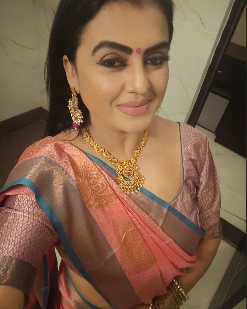 Sona Heiden saree hot south indian curvy actress sokkali Sona Heiden saree hot south indian curvy actress sokkali