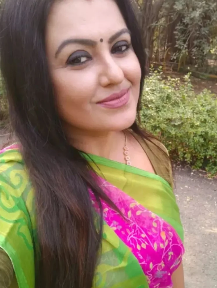Sona Heiden saree hot south indian curvy actress pathu pathu Sona Heiden saree hot south indian curvy actress pathu pathu