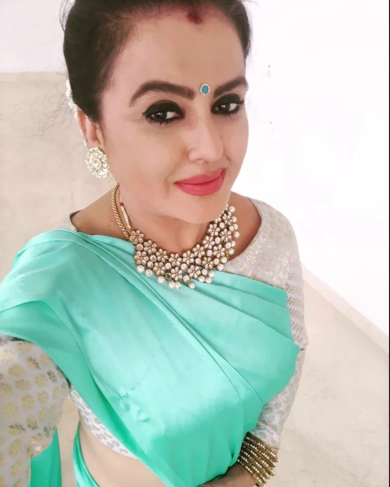 Sona Heiden saree hot south indian curvy actress pathu pathu Sona Heiden saree hot south indian curvy actress pathu pathu