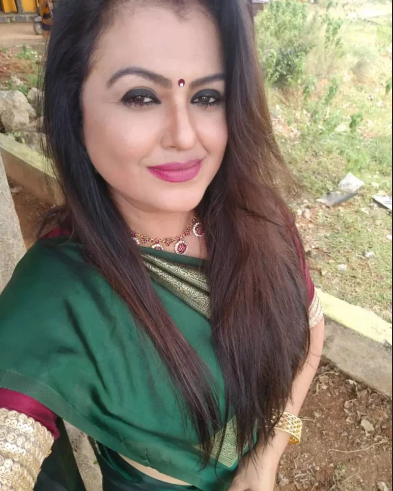 Sona Heiden saree hot south indian curvy actress pathu pathu Sona Heiden saree hot south indian curvy actress pathu pathu