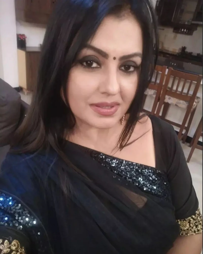 Sona Heiden saree hot south indian curvy actress sokkali Sona Heiden saree hot south indian curvy actress sokkali