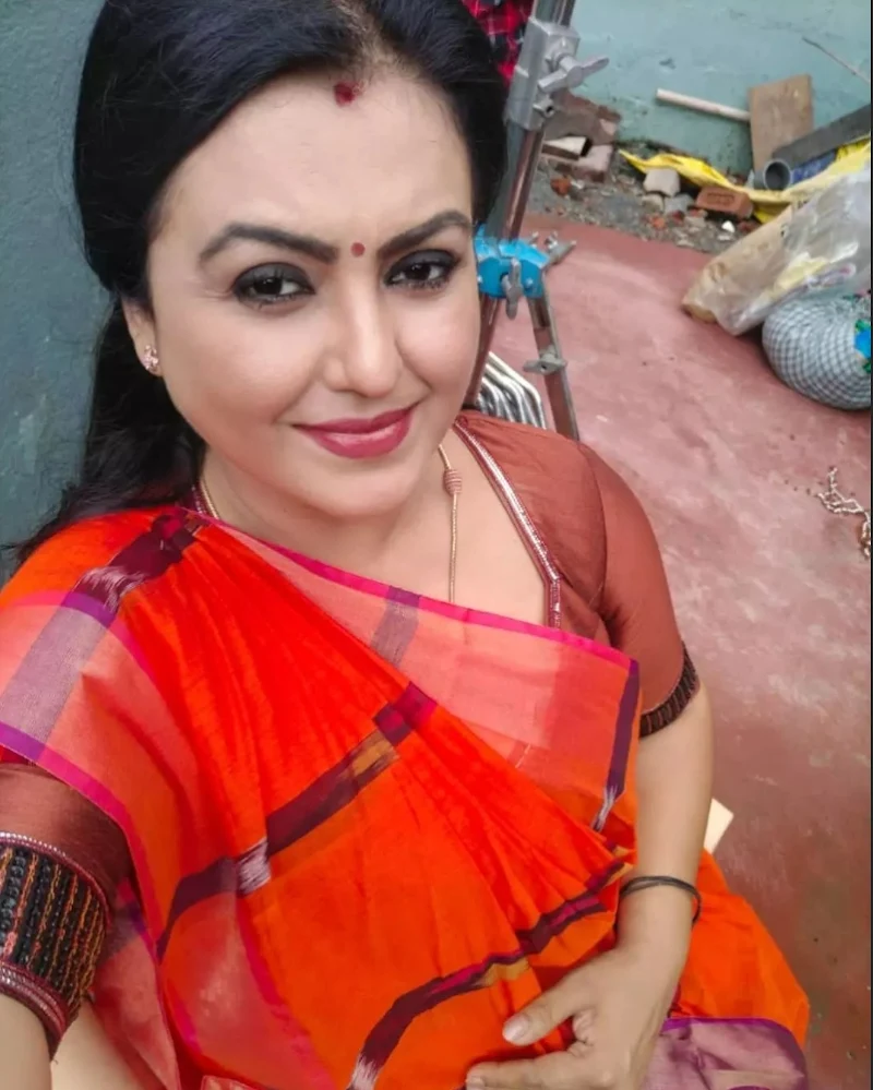 Sona Heiden saree hot south indian curvy actress sokkali Sona Heiden saree hot south indian curvy actress sokkali
