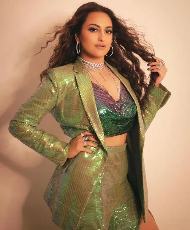 sonakshi sinha bollywood plus size hot actress sonakshi sinha bollywood plus size hot actress
