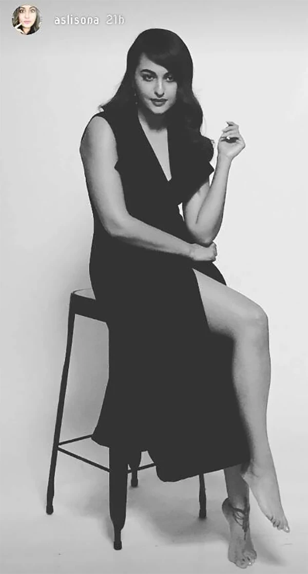sonakshi sinha sexy legs thigh high slit dress curvy actress sonakshi sinha sexy legs thigh high slit dress curvy actress