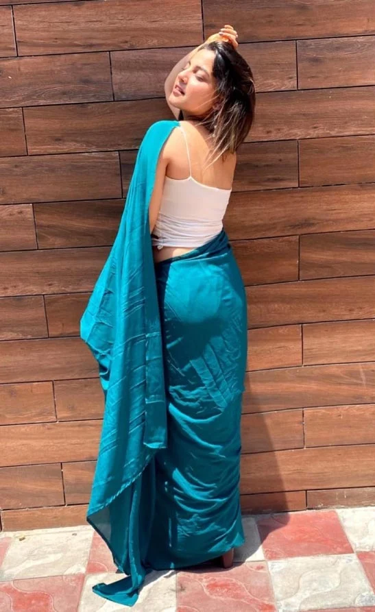 Sonali Pandita saree curvy hot actress lahore diaries ullu Sonali Pandita saree curvy hot actress lahore diaries ullu